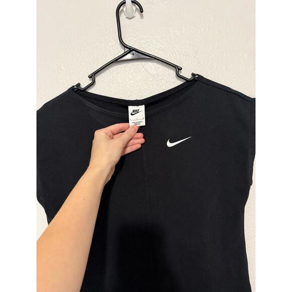 Nike dress size small has pockets - Picture 3 of 3